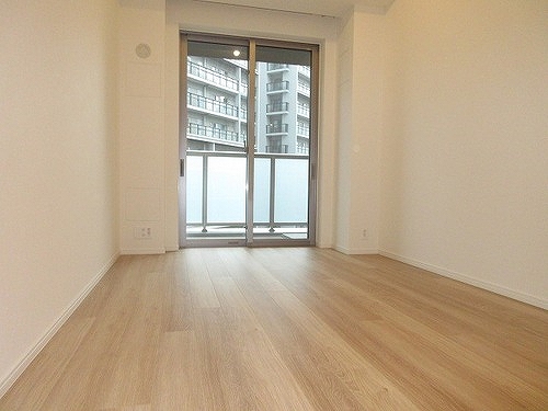 ＨＡＲＵＭＩ　ＦＬＡＧ　ＳＵＮ　ＶＩＬＬＡＧＥ　Ｔ棟 洋室7.0帖