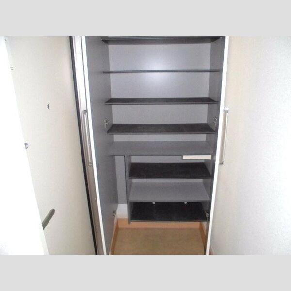 メゾンアリア101号室 シューズボックス