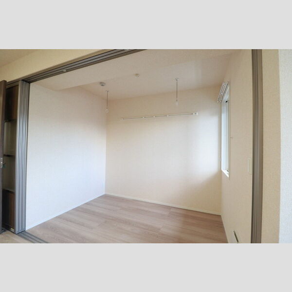 シェーンブルーメ横浜303号室 リビング