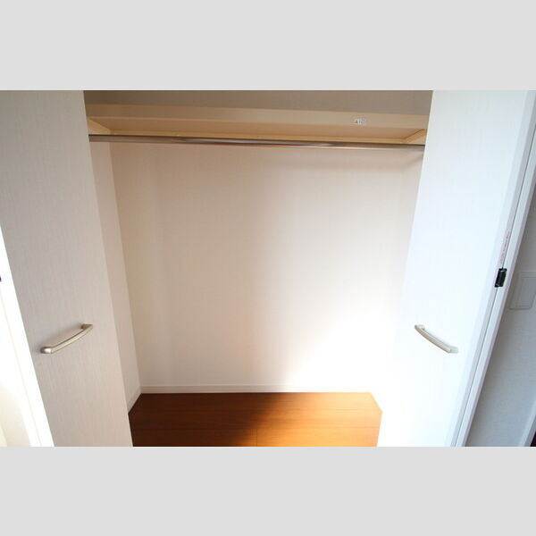 シトロンフレアⅢ たっぷり入る洋室の収納