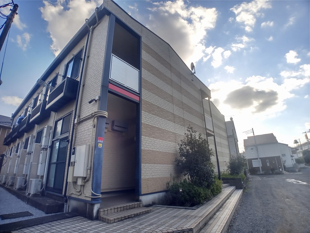 レオパレストラオムの外観画像