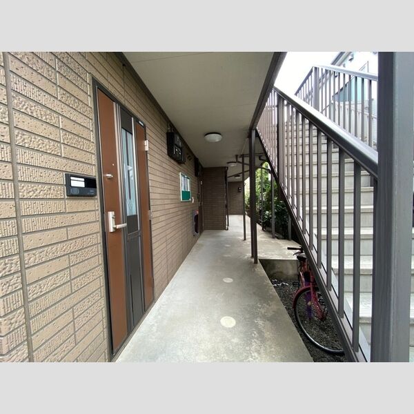 パルテノン 玄関前廊下