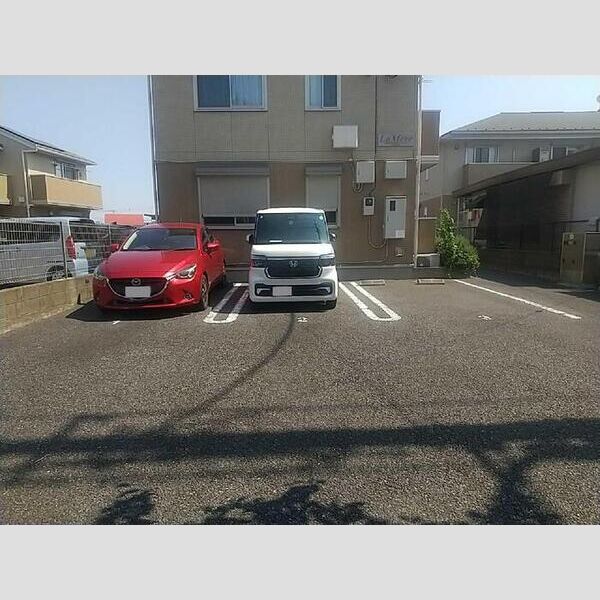 ラ・メール 駐車場
