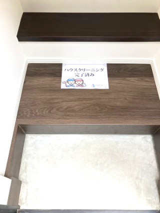 サクラヒルズ205号室 玄関