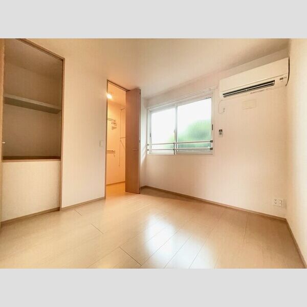 メゾン・ド・シャテーヌ205号室 洋室