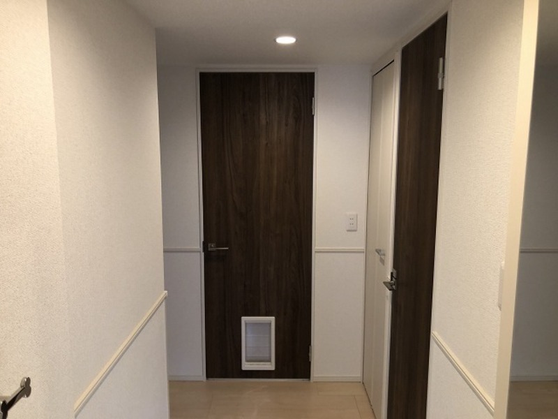 クリアル落合南長崎2階 ペットくぐり戸＆リードフック