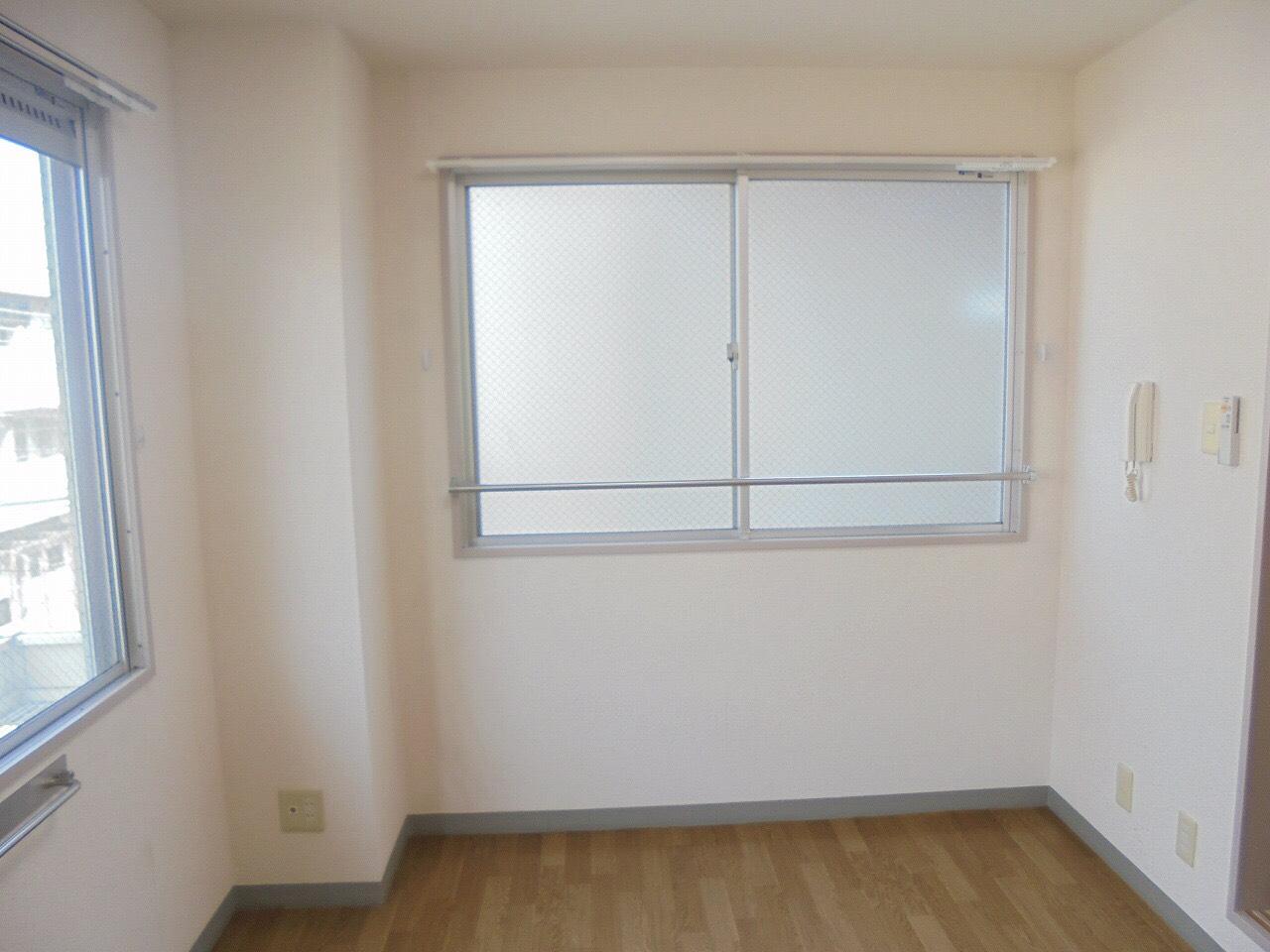 マリオ能見台203号室 リビング