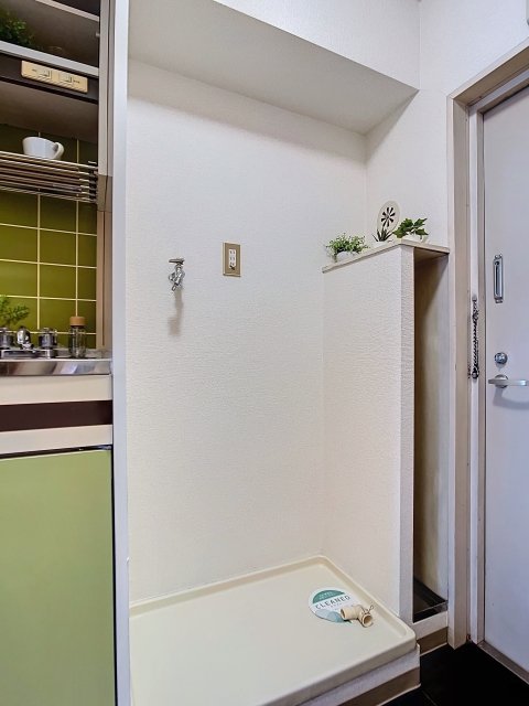 スカイコート都立大学2階 室内洗濯機置場/※家具・小物はイメージです