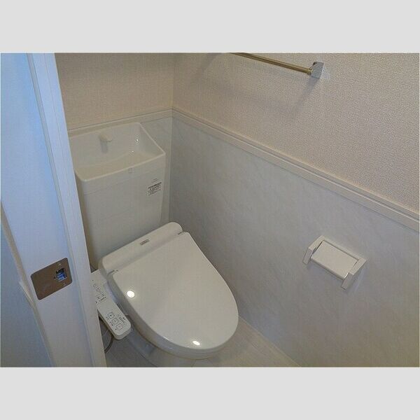 フランボワーズ中島105号室 温水洗浄暖房便座