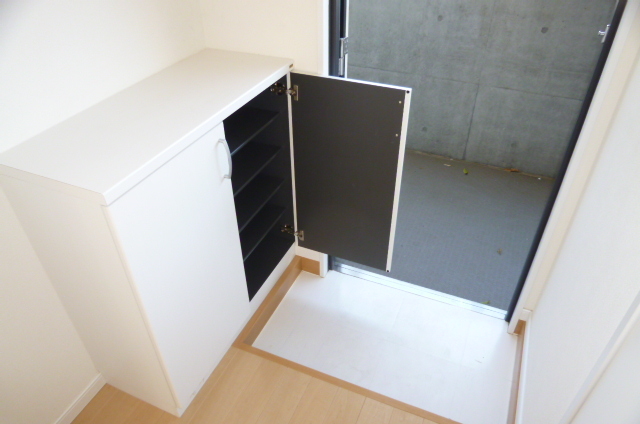 ｓｔｕｄｉｏ　ｆｌａｔ　ｍｉｎａｍｉ－ｏｓａｗａ0304号室 下駄箱