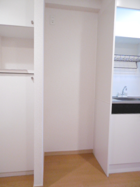 トレセリア横山0904号室 キッチンの横に冷蔵庫置けます