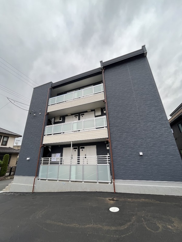 リブリ・ラピスカーサの外観画像