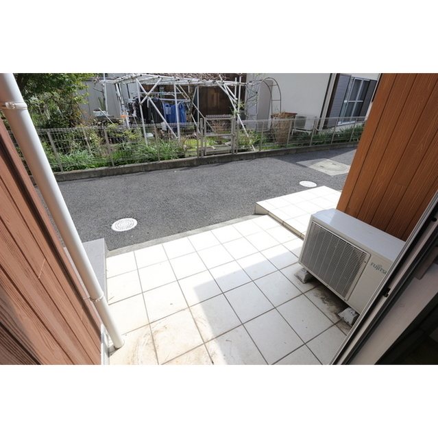 メリーレジデンス103号室 ベランダ