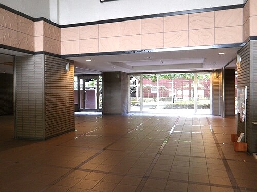 ライオンズマンション千葉グランドタワー16階 ロビー　※2025年９月撮影