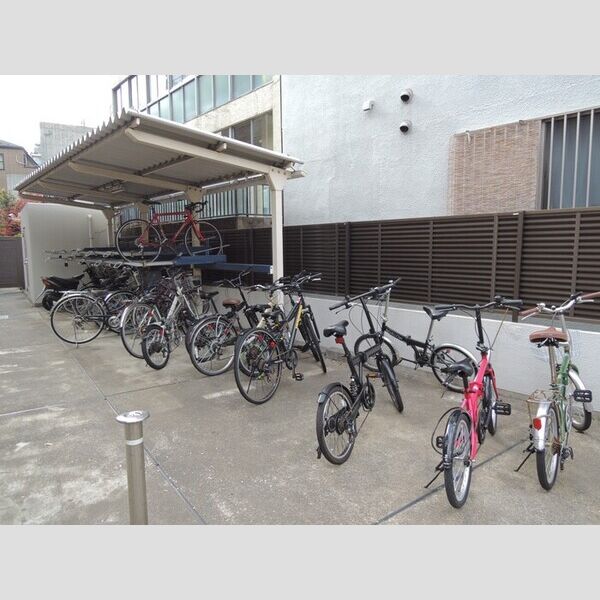 カスタリア新宿7丁目0304号室 駐輪場