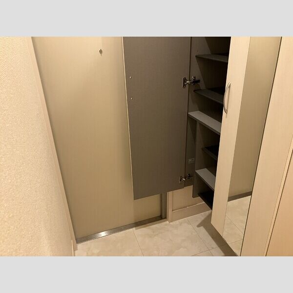 プランタン102号室 玄関