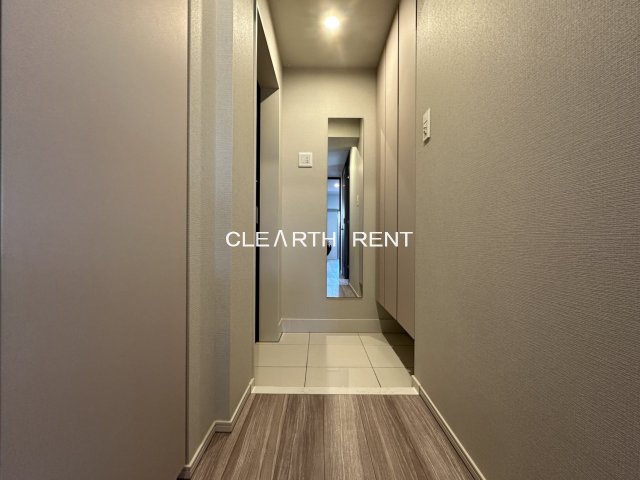 コンシェリア目黒本町 ＴＨＥ ＲＥＳＩＤＥＮＣＥ3階 タイル張りの玄関/姿見ミラー付き