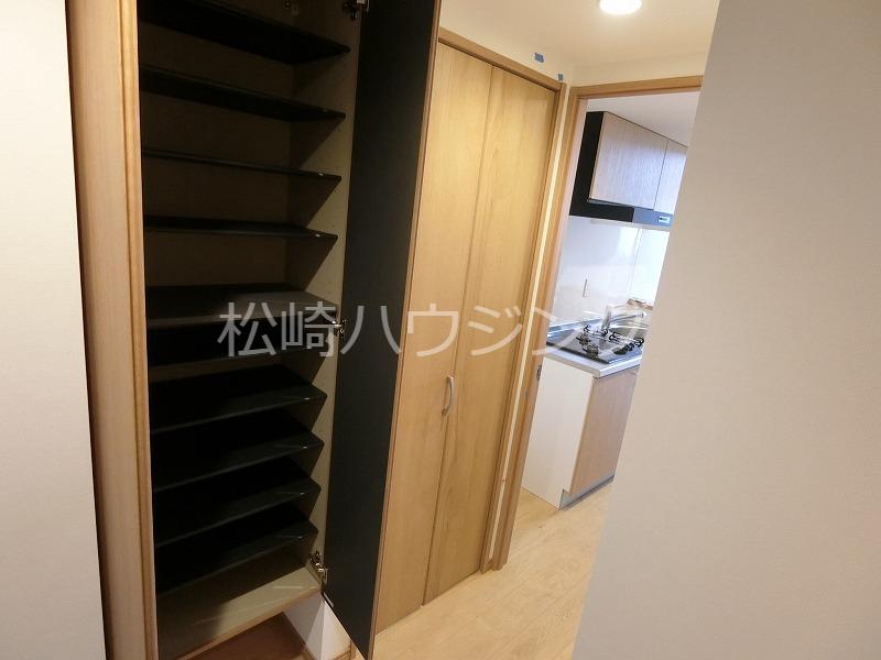 blue palette 中野平和の森2階 玄関