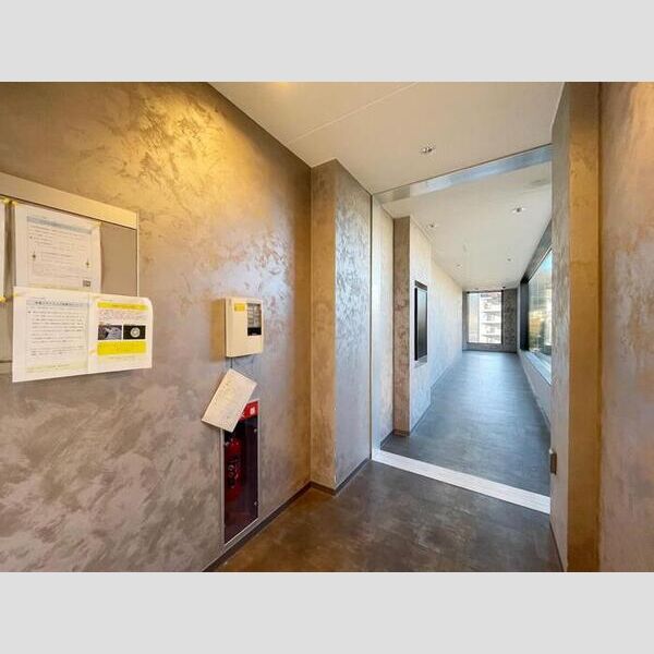 TRINITY11号室 ロビー