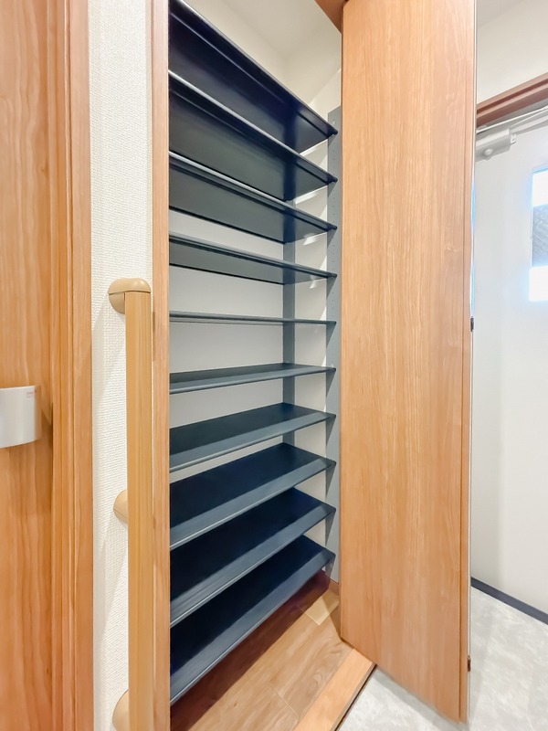 アイビスコートⅡ1階 玄関収納