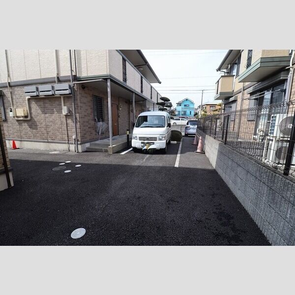 ルミナスビラGRANDE101号室 駐車場