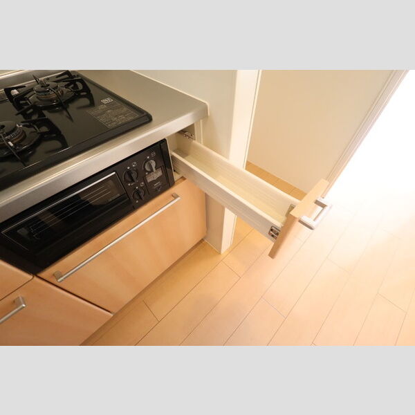 リバーハイツ幕張302号室 キッチン　収納