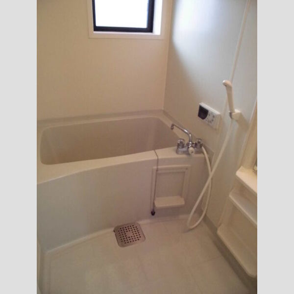 パークサイドM&T203号室 浴室(窓があります)