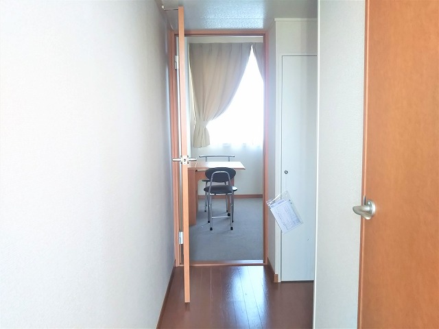 レオパレスホークヒルズⅡ208号室 玄関
