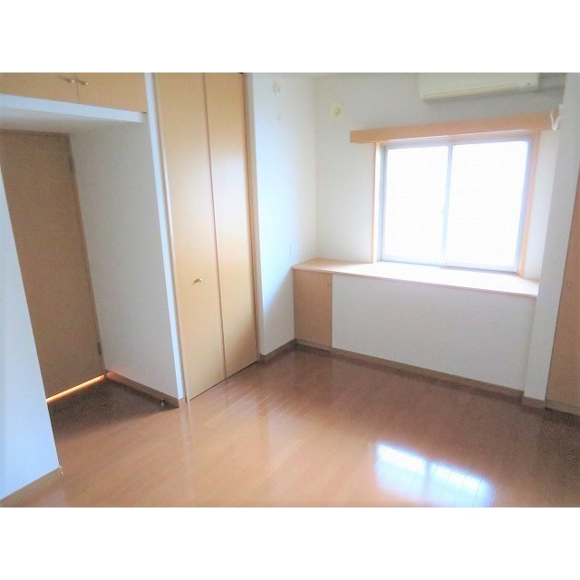 ロイヤルヒルズ浦和 洋室2