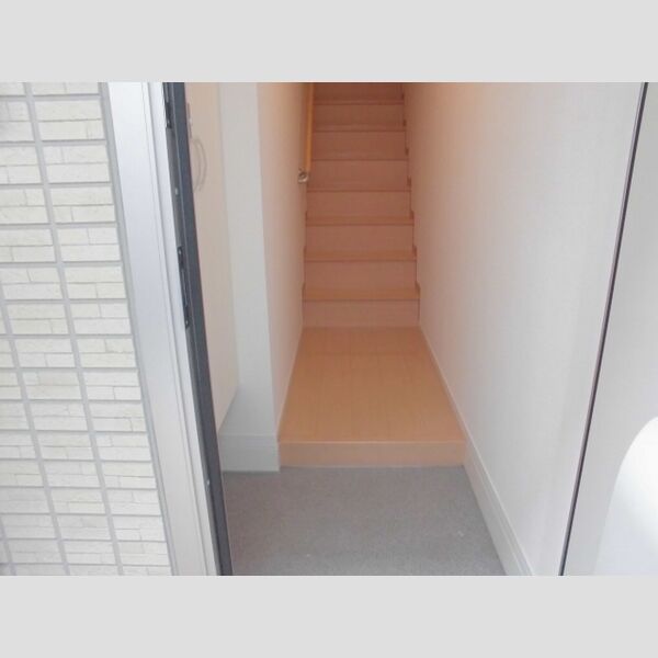 アルシオネ　T203号室 玄関