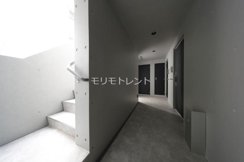 アトリオフラッツ板橋本町2階 共用廊下
