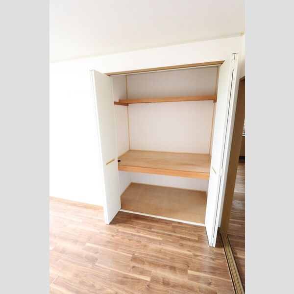 サンパール八千代302号室 収納