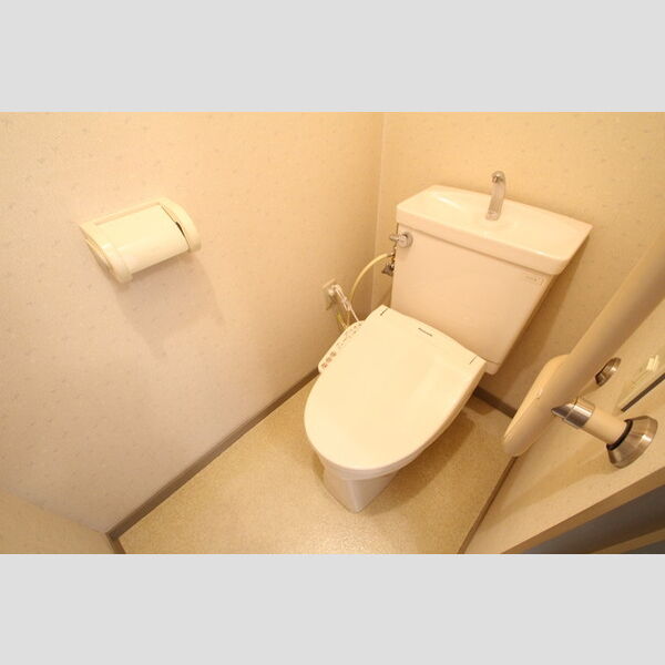 スタークレスト0705号室 トイレは温水洗浄便座付き♪