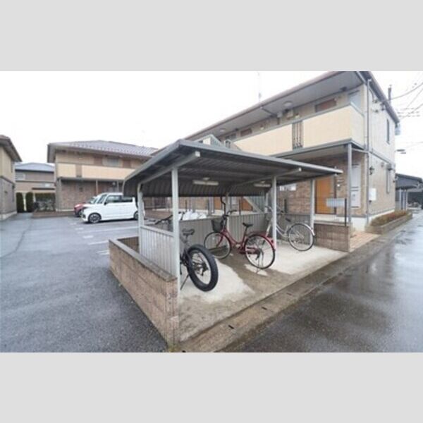 クロスクローバーⅢ103号室 駐輪場