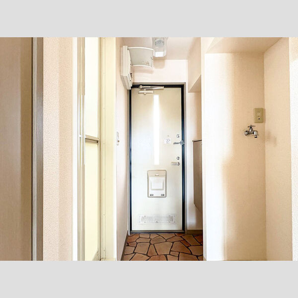 オプス・なのはな206号室 玄関