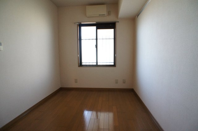 フロイデ勝田台壱番館0302号室 ゆったりした洋室です