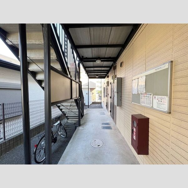 クレールフォンテⅡ103号室 1階共用外廊下