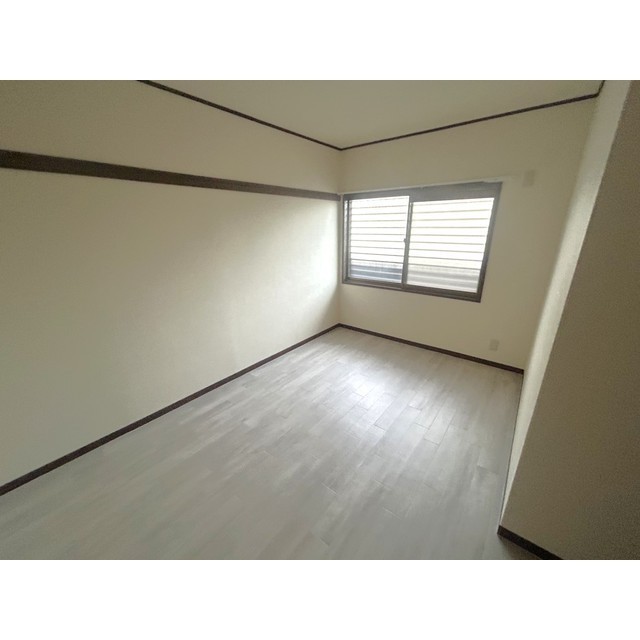 グランデュール瀬戸岡202号室 内観