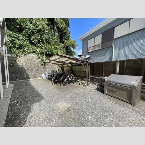 サージュ 駐輪場