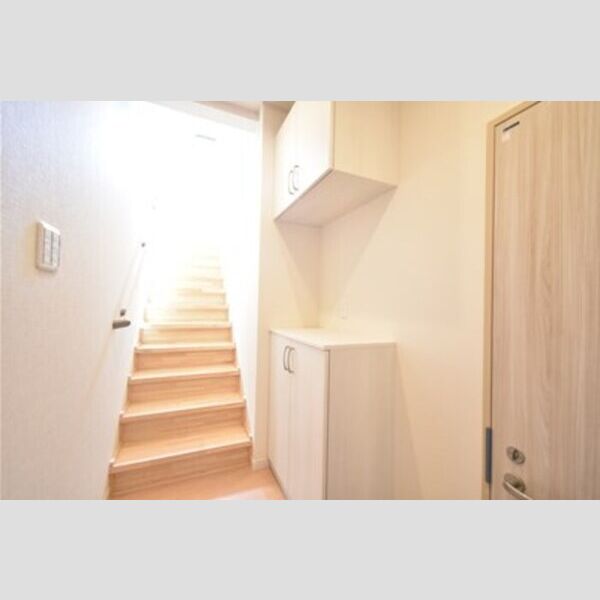 GARAGEクエスト105号室 玄関