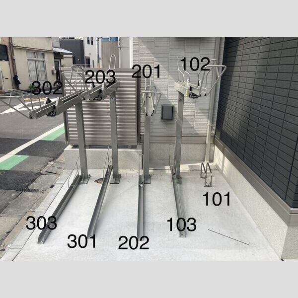 グラナーデ南千住303号室 駐輪場