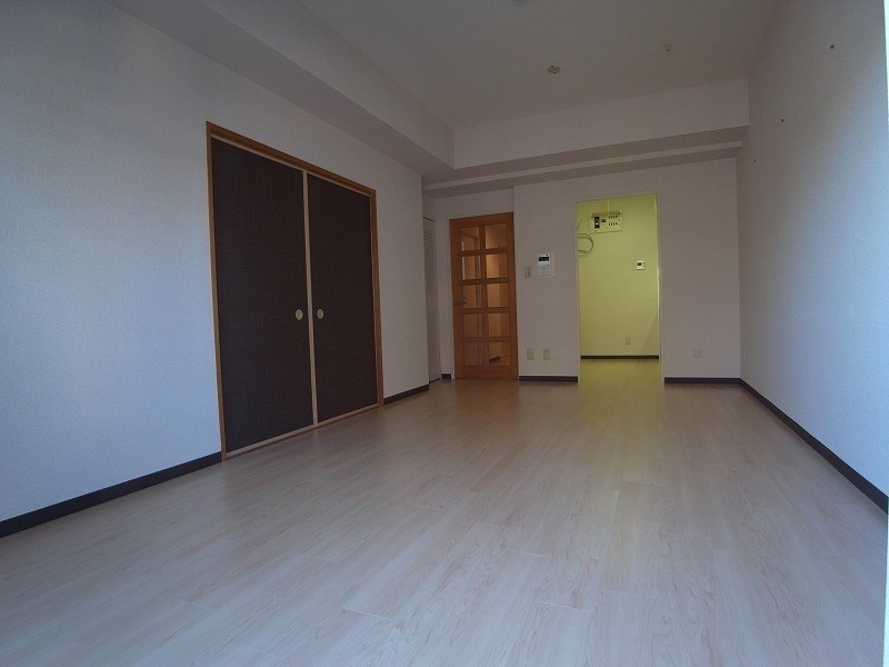 コーポレート相模原三丁目9階 リビング