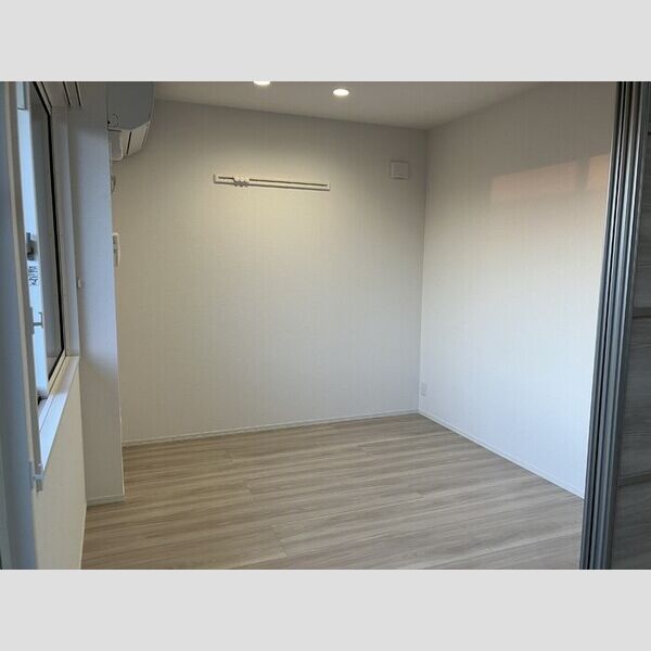 アヴァンスコート参番館305号室 洋室