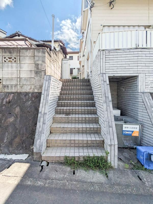 ビバイヒルズ2階 エントランス