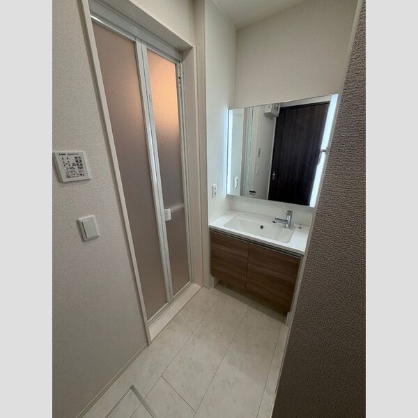 シンビジウム湘南台101号室 洗面所