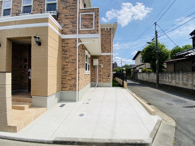 カステリーナEAST号室 駐車場