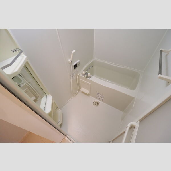 バラディー伏見107号室 浴室