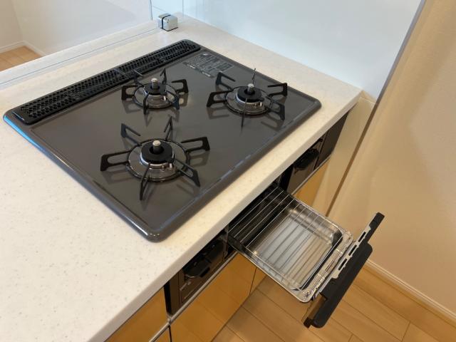 Eternal J（エターナル　ジェイ）205号室 グリル付3口コンロ
