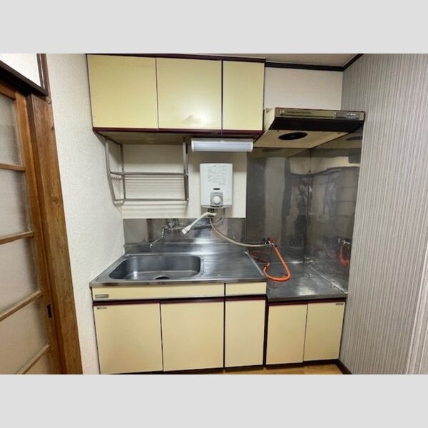 農住メゾン霞101号室 段落ちキッチン