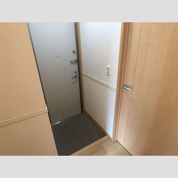 アルカディア101号室 玄関